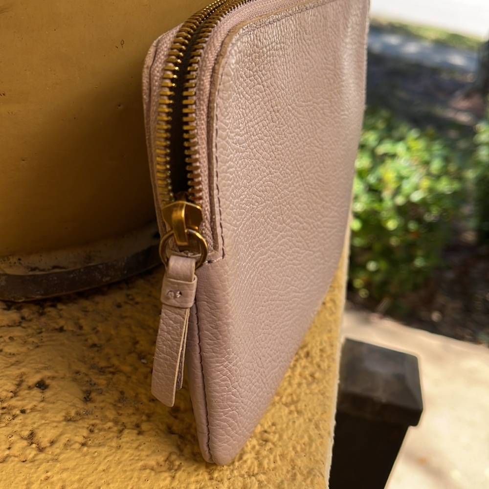 Authentic Mark & Graham Leather Zip Pouch - Picture 5 of 16